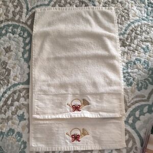 Elegant Cream Hand Towels with Embroidered Design